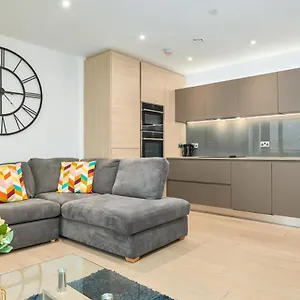 flamingo-2-bedroom-luxury-apartment-london.cambridgehotelsuk.com/
